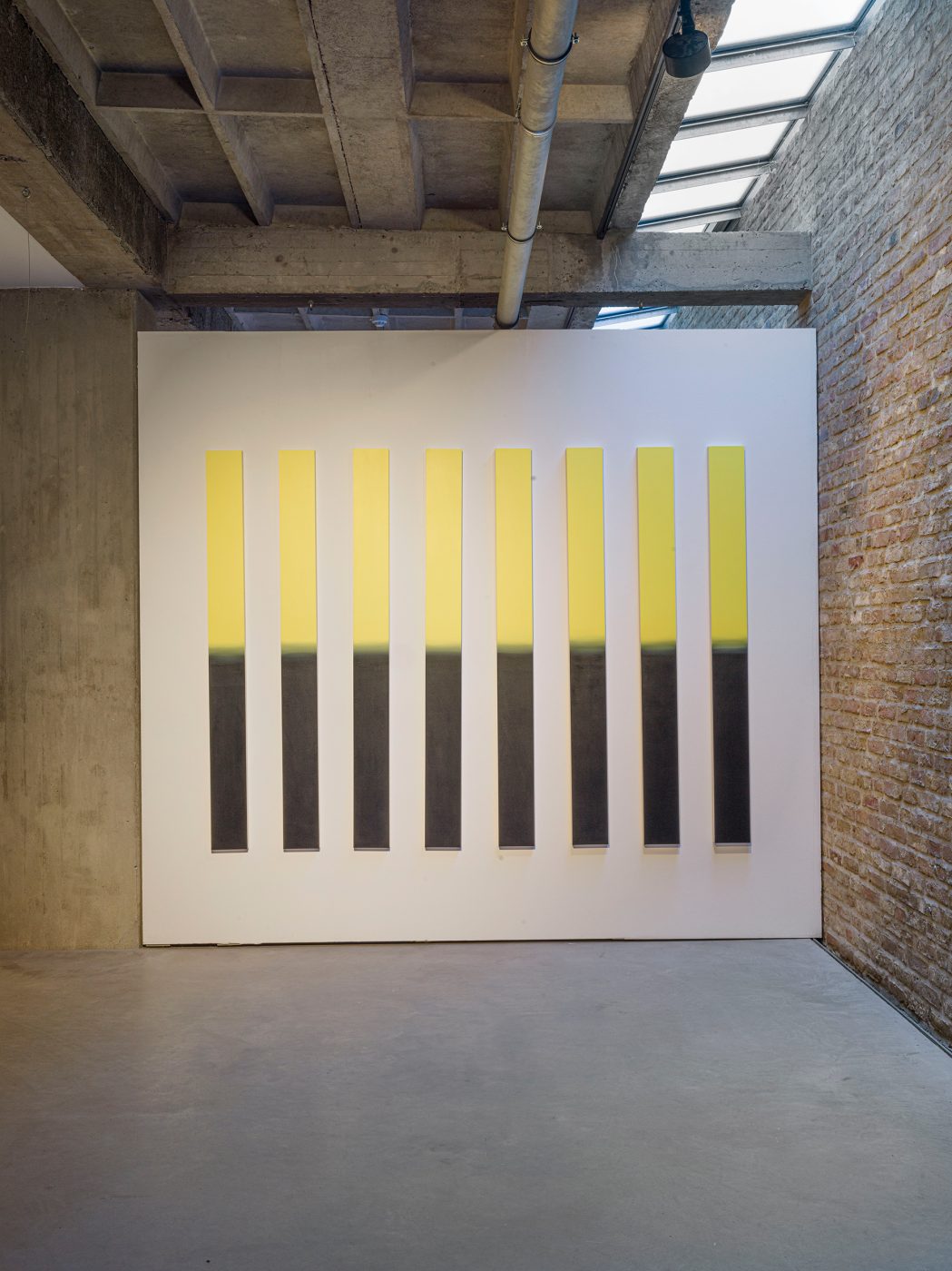 Guillermo Mora - 2023_09_Showroom_KOENIG-GALERIE_Group-Show_Places-and-Events-(14)-photo-by-Roman-Maerz