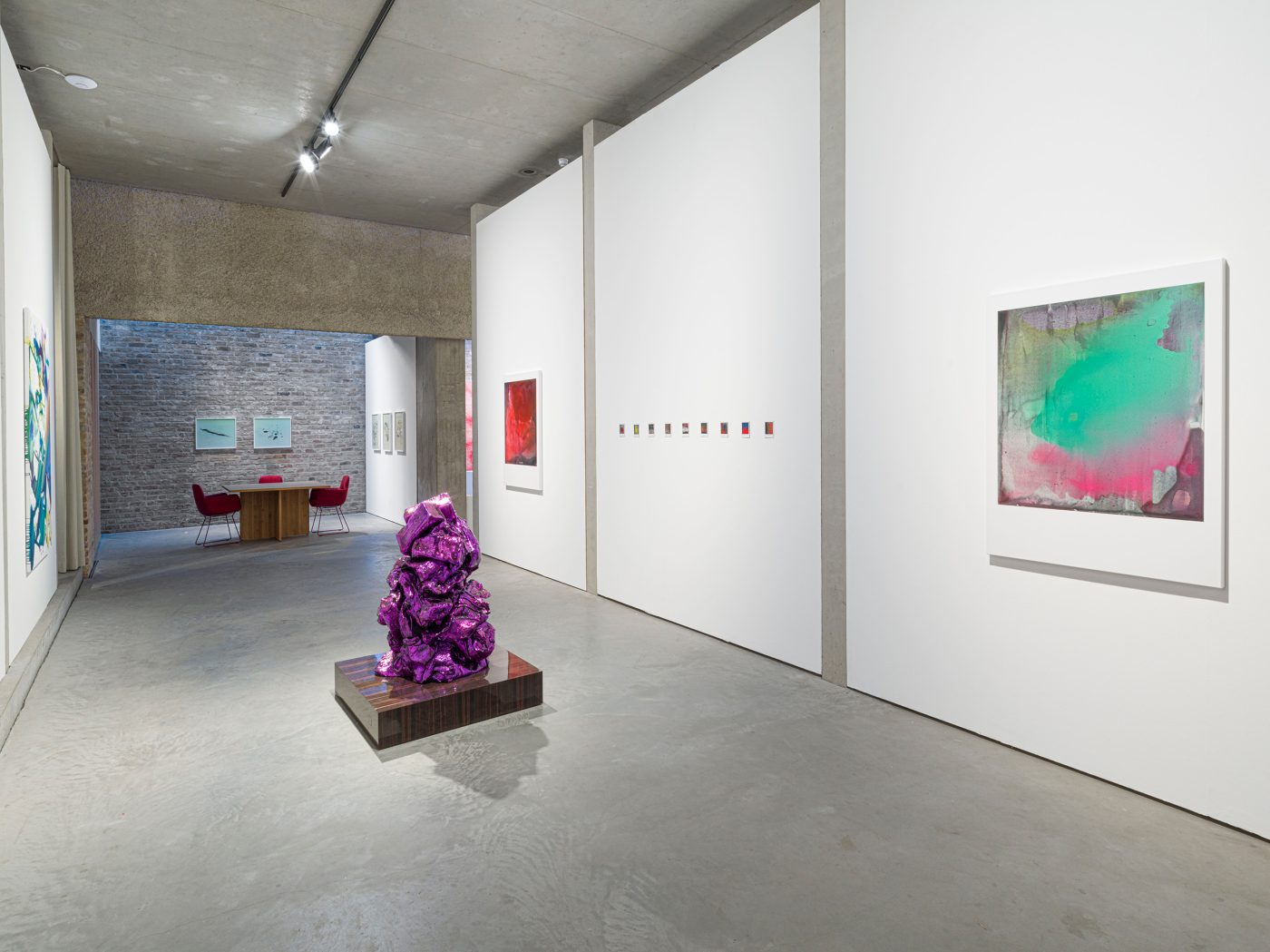 Guillermo Mora - 2023_09_Showroom_KOENIG-GALERIE_Group-Show_Places-and-Events-(7)-photo-by-Roman-Maerz