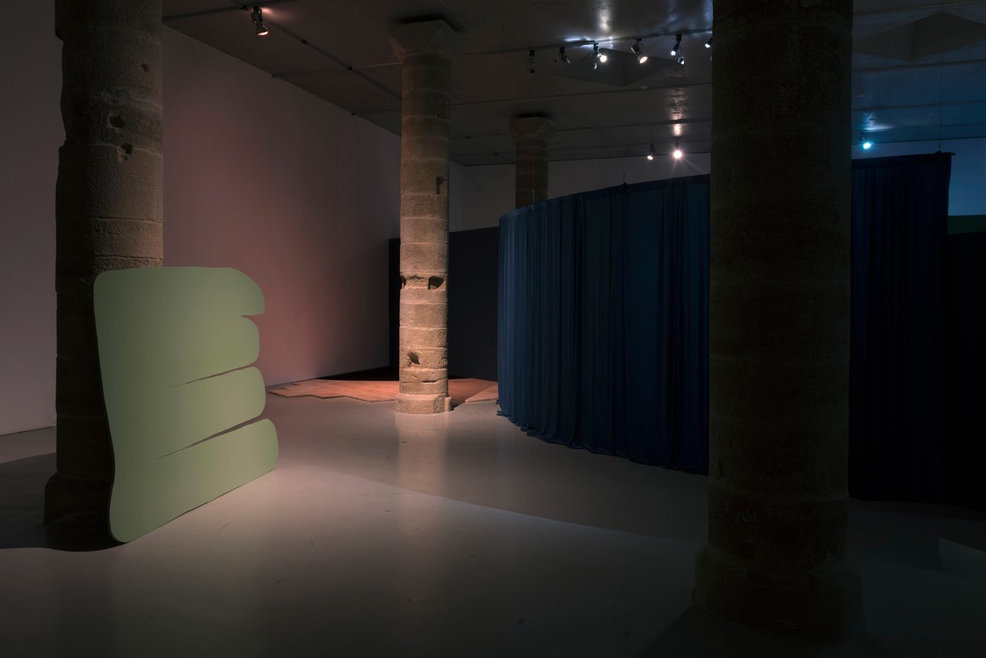 Guillermo Mora - El_escritorio_circular_Guillermo_Mora_Teresa_Solar_La_Panera_2016_005