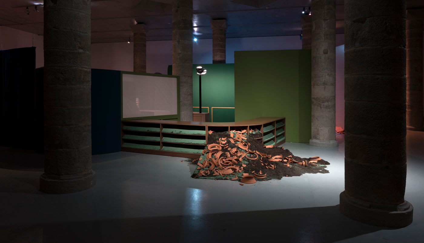 Guillermo Mora - El_escritorio_circular_Guillermo_Mora_Teresa_Solar_La_Panera_2016_007