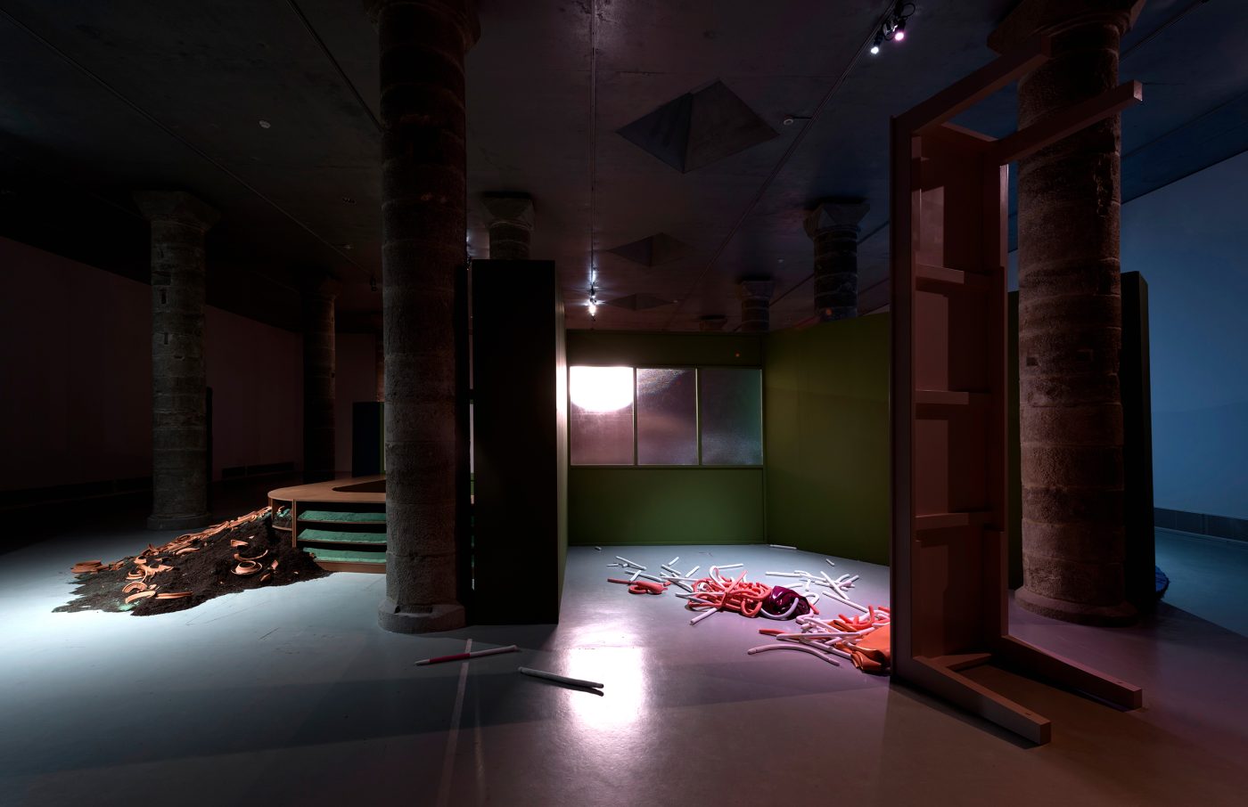 Guillermo Mora - El_escritorio_circular_Guillermo_Mora_Teresa_Solar_La_Panera_2016_010