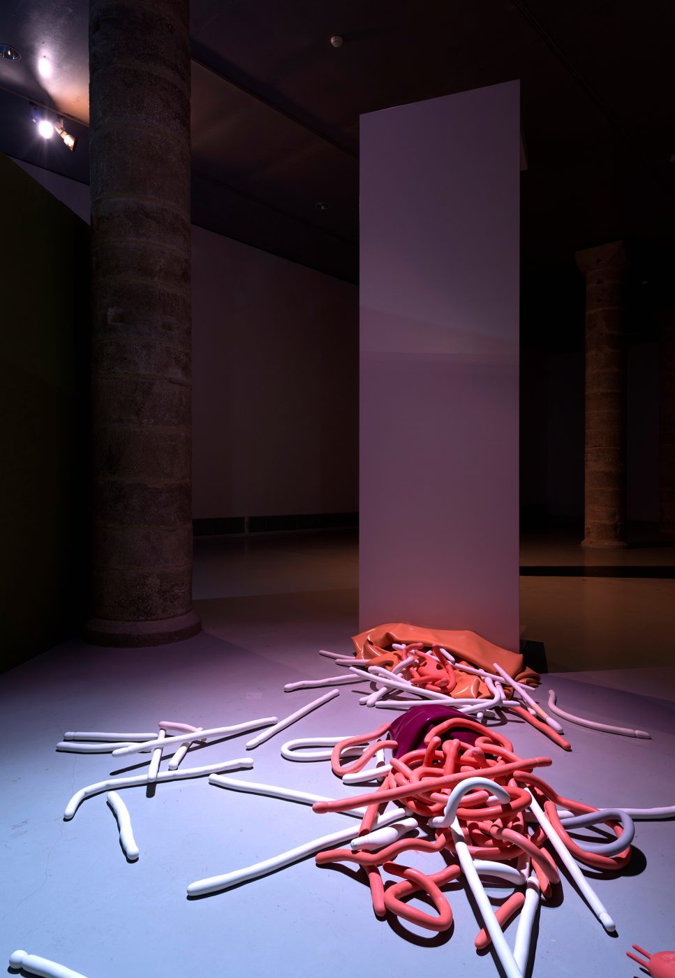 Guillermo Mora - El_escritorio_circular_Guillermo_Mora_Teresa_Solar_La_Panera_2016_011