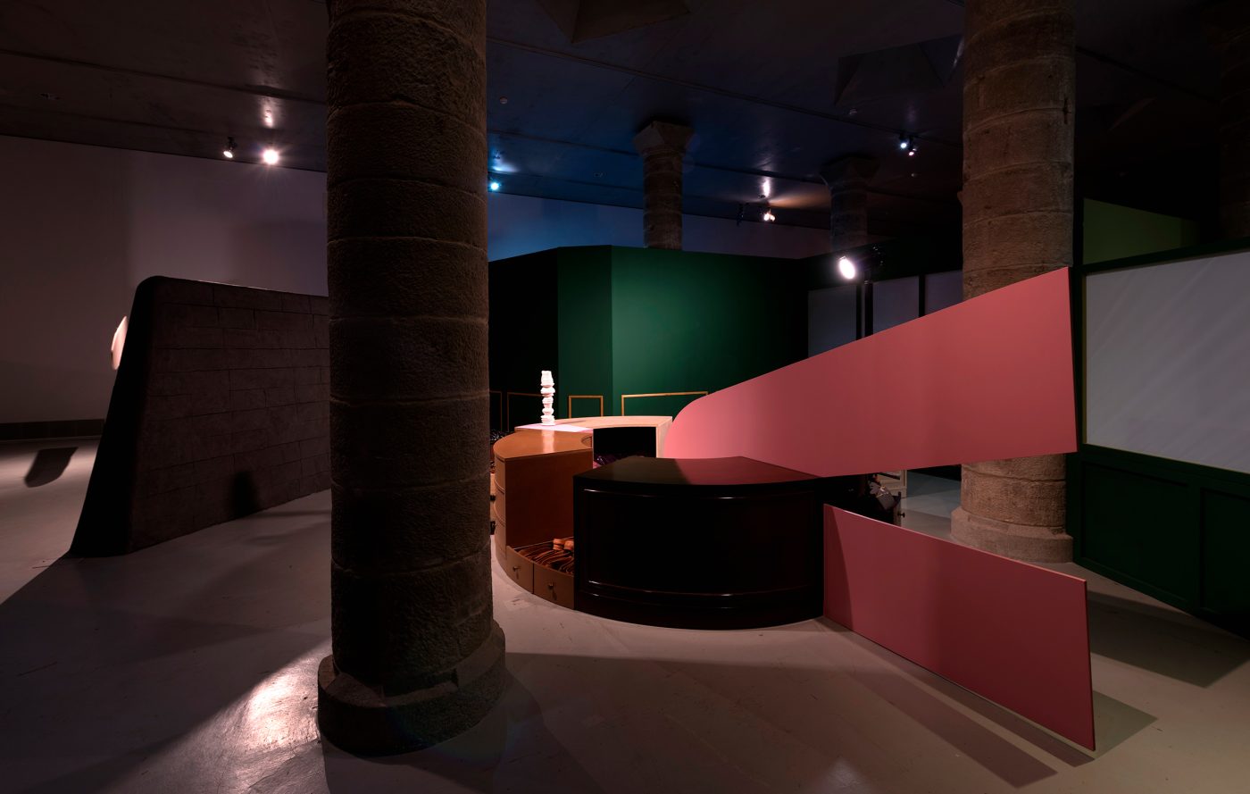 Guillermo Mora - El_escritorio_circular_Guillermo_Mora_Teresa_Solar_La_Panera_2016_022