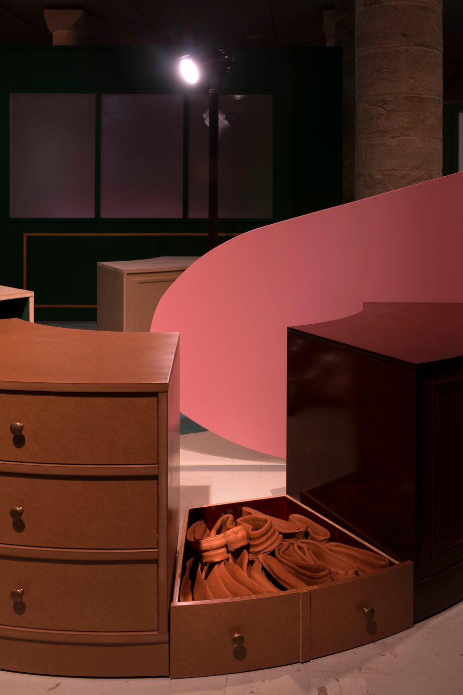 Guillermo Mora - El_escritorio_circular_Guillermo_Mora_Teresa_Solar_La_Panera_2016_027