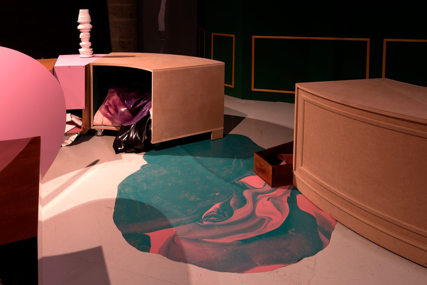 Guillermo Mora - El_escritorio_circular_Guillermo_Mora_Teresa_Solar_La_Panera_2016_028