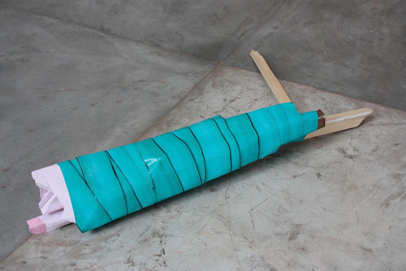 Guillermo Mora - GUILLERMO_MORA_Viaje_largo_con_un_extrano_CasaTriangulo_2011_006