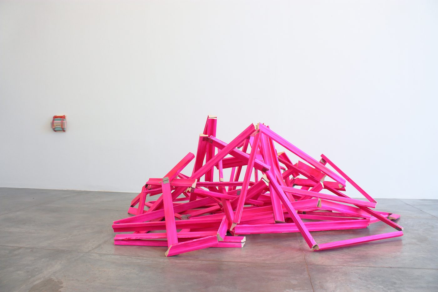 Guillermo Mora - GUILLERMO_MORA_Viaje_largo_con_un_extrano_CasaTriangulo_2011_011