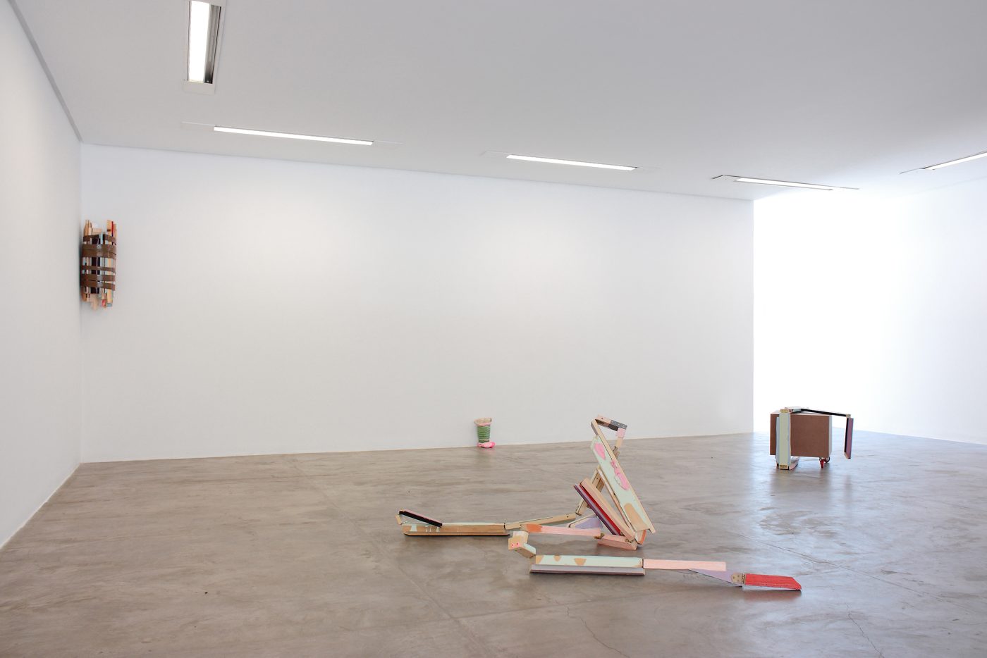 Guillermo Mora - GUILLERMO_MORA_Viaje_largo_con_un_extrano_CasaTriangulo_2011_017