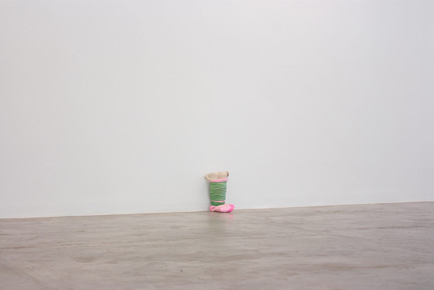 Guillermo Mora - GUILLERMO_MORA_Viaje_largo_con_un_extrano_CasaTriangulo_2011_020