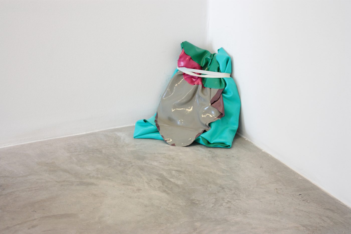 Guillermo Mora - GUILLERMO_MORA_Viaje_largo_con_un_extrano_CasaTriangulo_2011_023