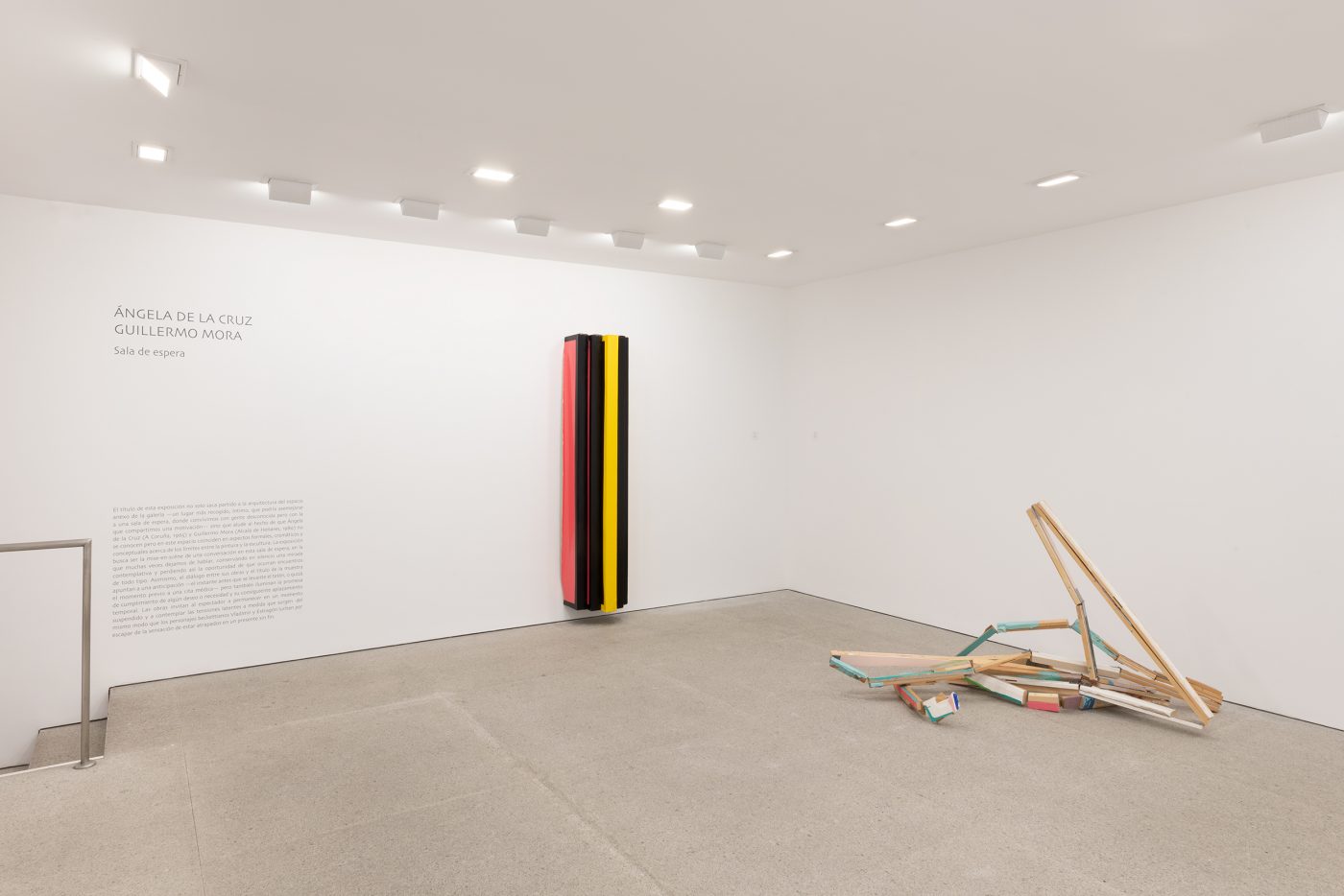 Guillermo Mora - SALA_DE_ESPERA_Angela_de_la_Cruz_Guillermo_Mora_Marlborough_2024_002